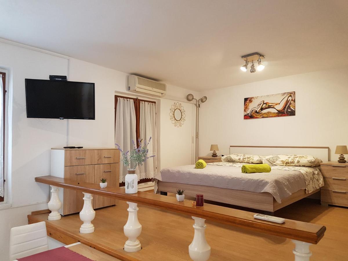 Studio Apartman Apartment Jezera